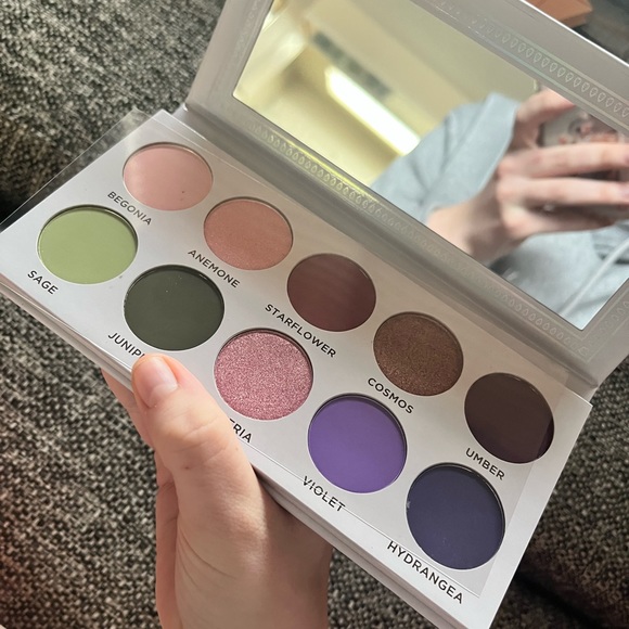 LAST CHANCE NWT Ace Beaute violet sage eyeshadow palette - Picture 2 of 4